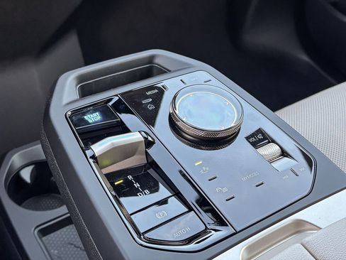 Used 2026 BMW iX xDrive60 image 27