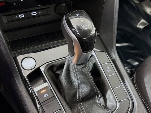 Used 2024 Volkswagen Taos SE image 19