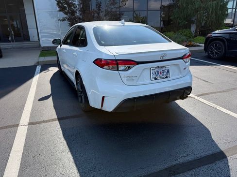 Used 2025 Toyota Corolla SE w/ SE Premium Package FWD image 4