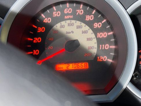 Used 2010 Toyota Tacoma V6 4x4 4dr Double Cab 6.1 ft S image 16