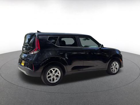 Used 2025 Kia Soul LX w/ LX Technology Package FWD image 15