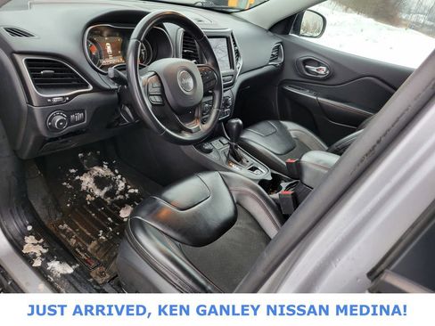 Used 2020 Jeep Cherokee Trailhawk image 9