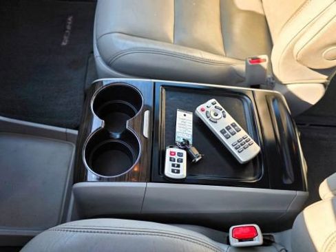 Used 2017 Toyota Sienna XLE Premium w/ Cargo Management Package image 19