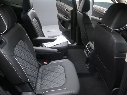 Used 2025 Volkswagen Atlas SEL Premium R-Line image 17