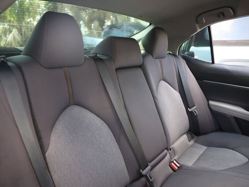 Used 2020 Toyota Camry LE FWD image 17