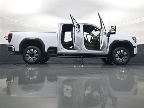 New 2026 GMC Sierra 3500 Denali w/ Denali Reserve Package image 33