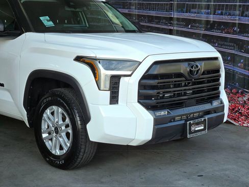 Used 2022 Toyota Tundra SR5 w/ SR5 Premium Package RWD image 2