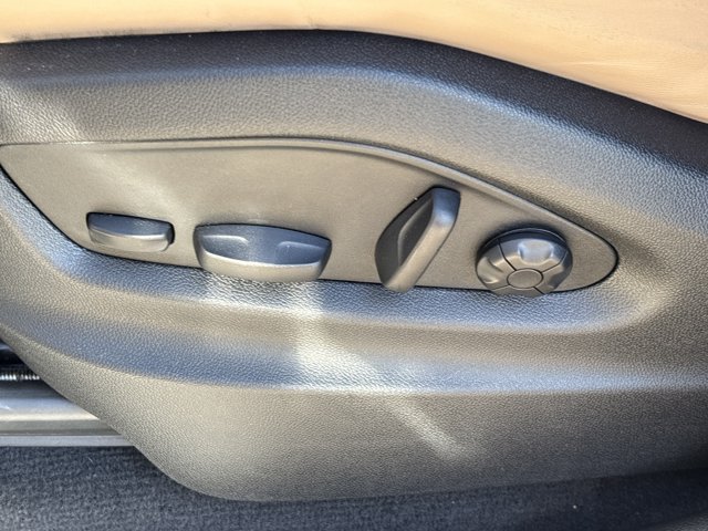 Used 2024 Porsche Cayenne AWD/4WD image 19