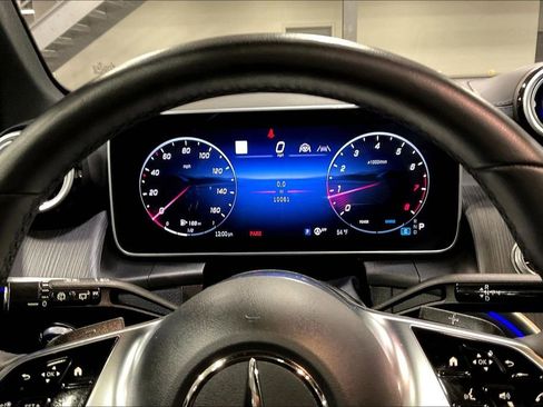 Used 2025 Mercedes-Benz GLC 300 4MATIC image 13