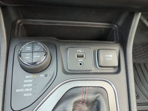 Used 2021 Jeep Cherokee Trailhawk w/ Trailer Tow Group AWD/4WD image 22