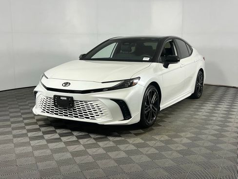 Used 2025 Toyota Camry XSE image 3