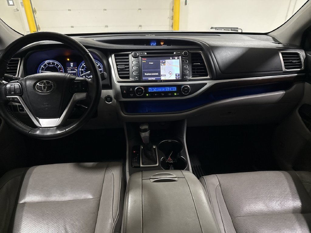 Used 2015 Toyota Highlander Limited AWD/4WD image 10