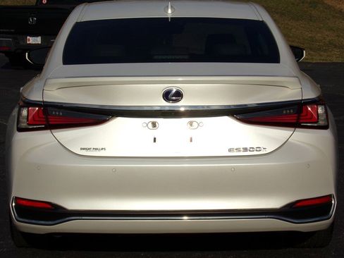 Used 2020 Lexus ES 300h w/ Premium Package image 8