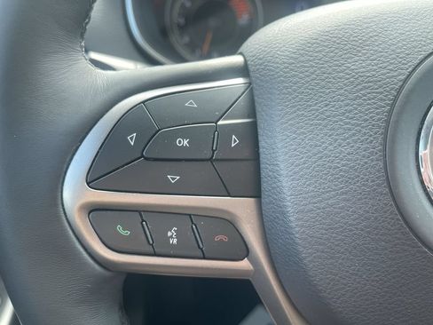 Used 2019 Jeep Cherokee Limited AWD/4WD image 20