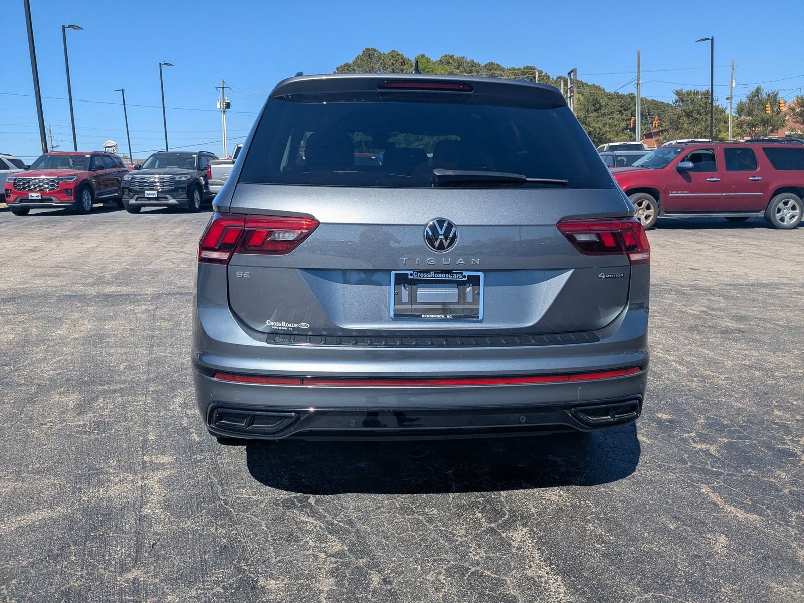 Used 2023 Volkswagen Tiguan SE R-Line AWD/4WD image 9