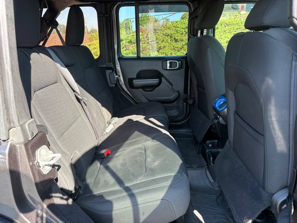 Used 2018 Jeep Wrangler Unlimited Sport S AWD/4WD image 19