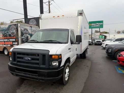 Used 2017 Ford E-350 and Econoline 350 Super Duty w/ Power Windows & Locks Group image 2