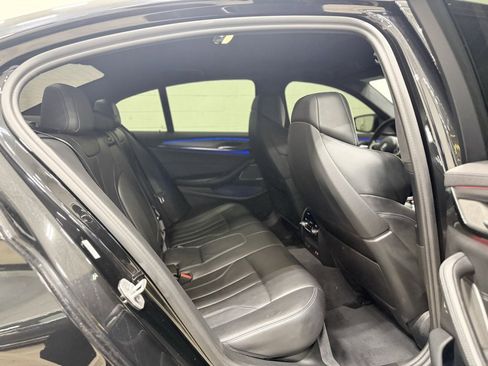 Used 2023 BMW M5 image 42