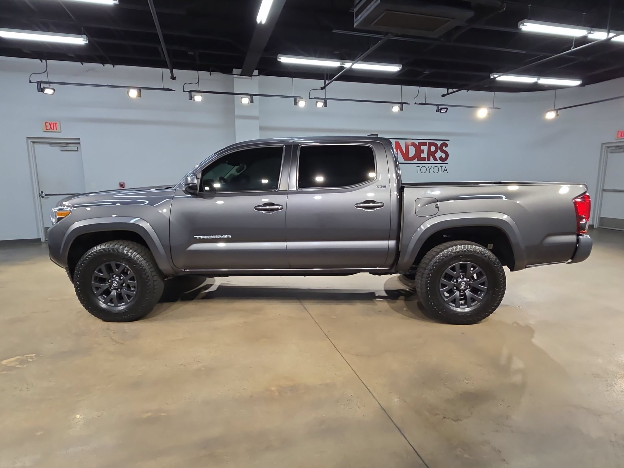 Used 2023 Toyota Tacoma SR5 RWD image 4