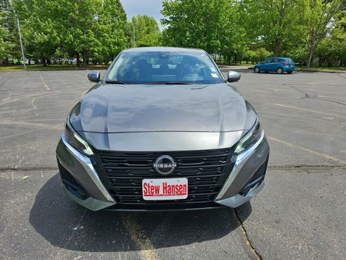 Used 2025 Nissan Altima 2.5 SL AWD/4WD image 9