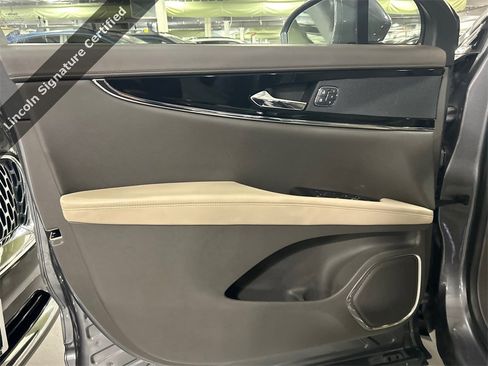 Used 2022 Lincoln Nautilus Reserve image 9