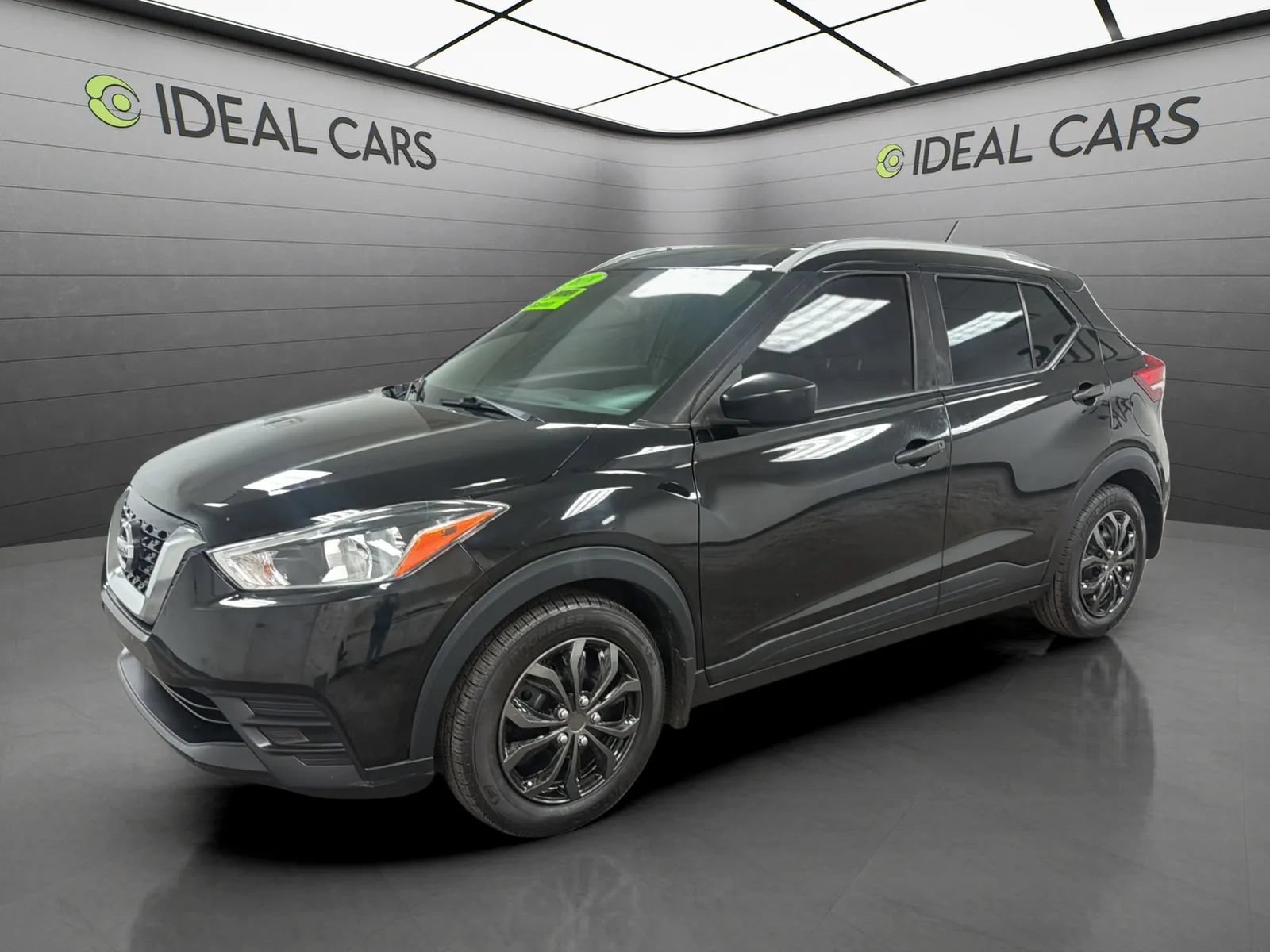Used 2018 Nissan Kicks S FWD image 1