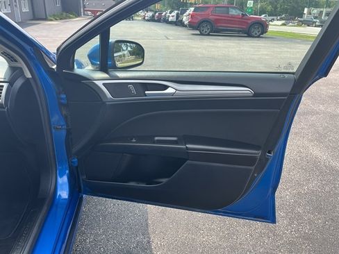Used 2020 Ford Fusion SE AWD/4WD image 35