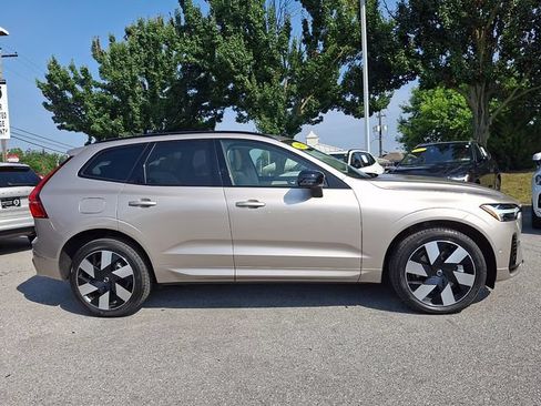 Certified 2025 Volvo XC60 T8 Plus w/ Protection Package Premier AWD/4WD image 8