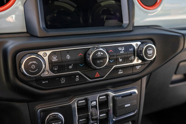 Used 2023 Jeep Gladiator Mojave w/ LED Lighting Group AWD/4WD image 34