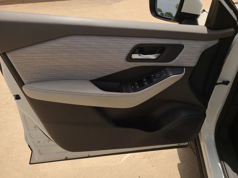 Certified 2023 Nissan Rogue SV FWD image 18