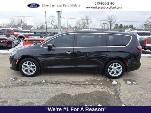 Used 2018 Chrysler Pacifica Touring Plus w/ Tire & Wheel Group image 2
