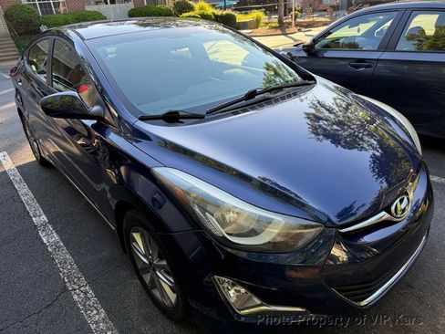 Used 2015 Hyundai Elantra SE w/ Option Group 02 FWD image 3