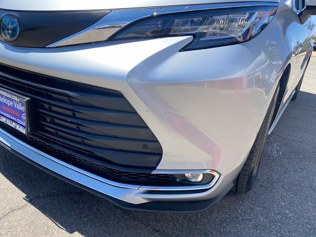 Used 2023 Toyota Sienna XLE FWD image 10