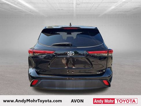 Used 2022 Toyota Highlander LE FWD image 6