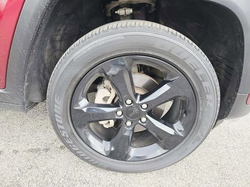 Used 2023 Jeep Grand Cherokee Altitude image 18