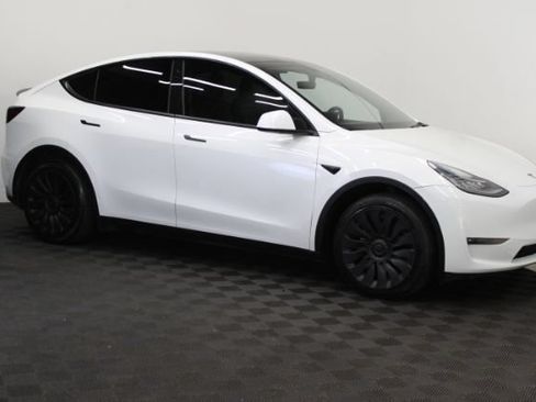 Used 2021 Tesla Model Y Long Range AWD/4WD image 3