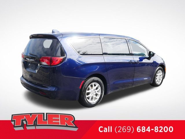 Used 2017 Chrysler Pacifica LX FWD image 8