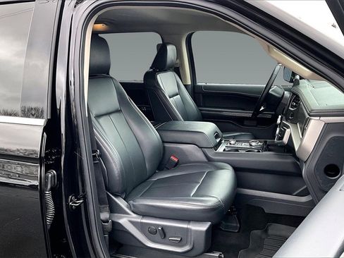 Used 2022 Ford Expedition XLT image 4