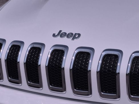 Used 2015 Jeep Cherokee Latitude w/ Cold Weather Group AWD/4WD image 12