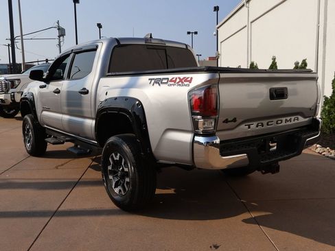 Used 2020 Toyota Tacoma TRD Off-Road AWD/4WD image 4