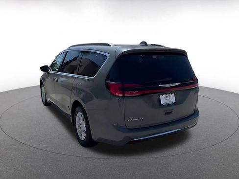 Used 2022 Chrysler Pacifica Touring-L FWD image 9