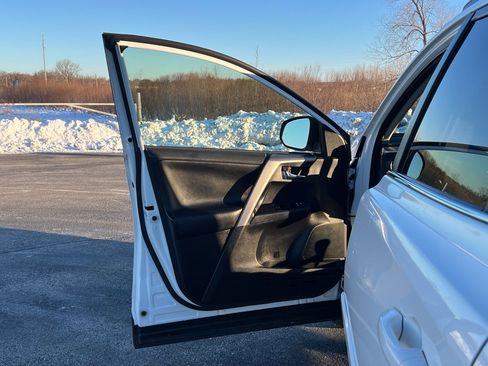 Used 2016 Toyota RAV4 XLE image 12