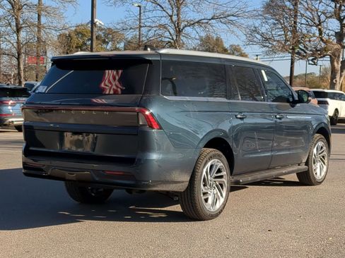 New 2026 Lincoln Navigator L Premier image 3