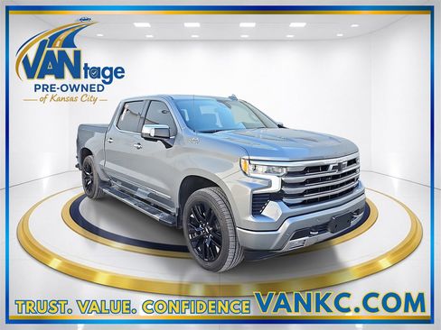 Used 2024 Chevrolet Silverado 1500 High Country w/ Technology Package image 3
