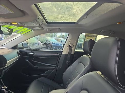 Used 2023 Volkswagen Jetta SE w/ Panoramic Sunroof Package FWD image 29
