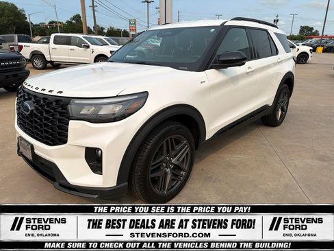 Used 2025 Ford Explorer ST-Line w/ ST-Line Street Pack AWD/4WD image 8