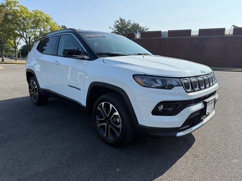 Certified 2022 Jeep Compass Limited image 2