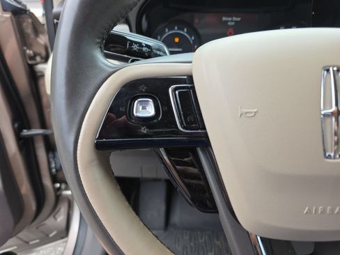 Used 2020 Lincoln Corsair FWD w/ Premium Package image 25