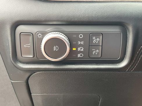 Used 2021 Ford Explorer Platinum w/ Premium Technology Package RWD image 41