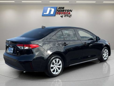 Used 2024 Toyota Corolla LE FWD image 5